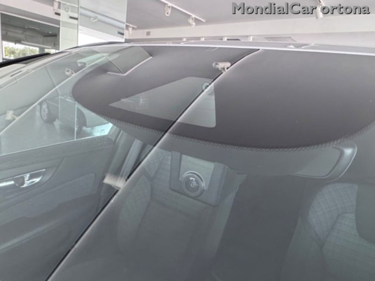 Volvo V60 B4 (d) automatico Essential (18)