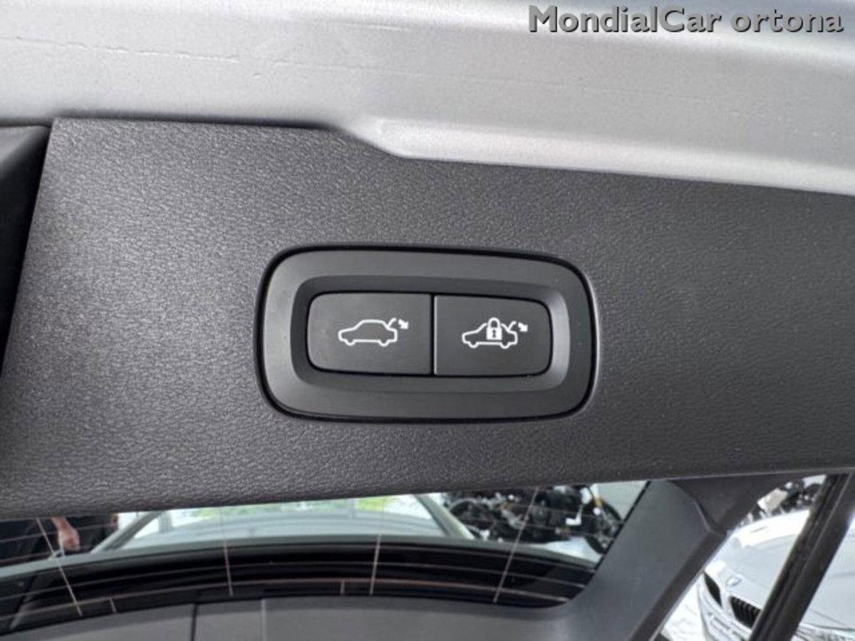 Volvo V60 B4 (d) automatico Essential (19)