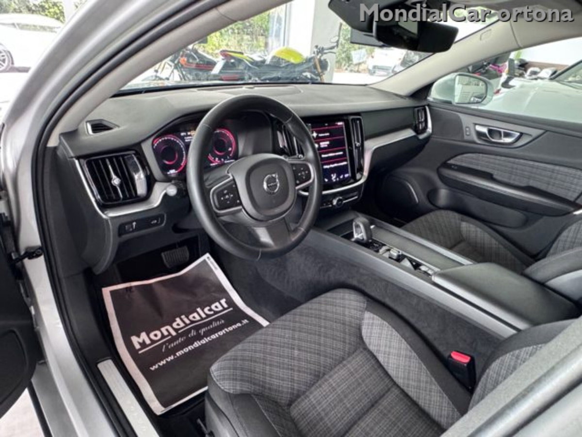 Volvo V60 B4 (d) automatico Essential (2)