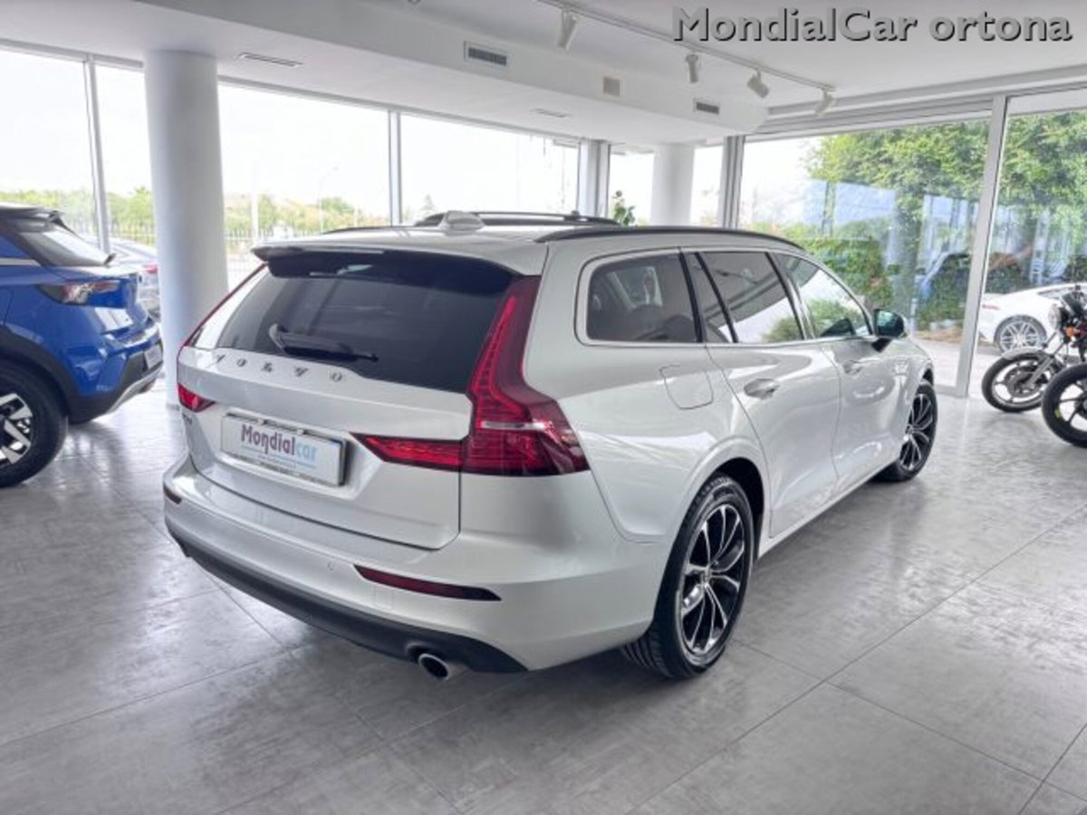 Volvo V60 B4 (d) automatico Essential (4)