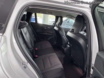 Volvo V60 B4 (d) automatico Essential (9)