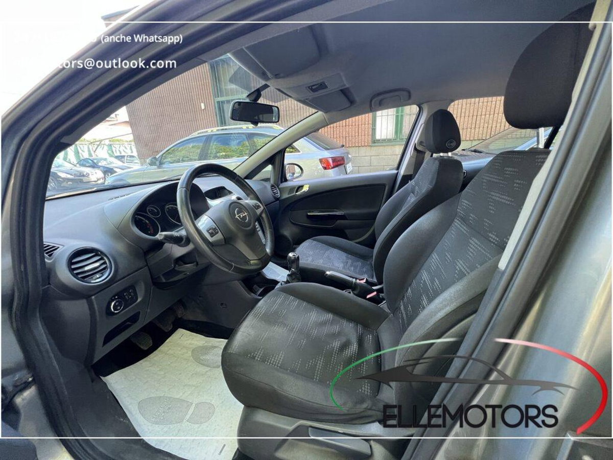 Opel Corsa 1.2 5 porte Cosmo (13)