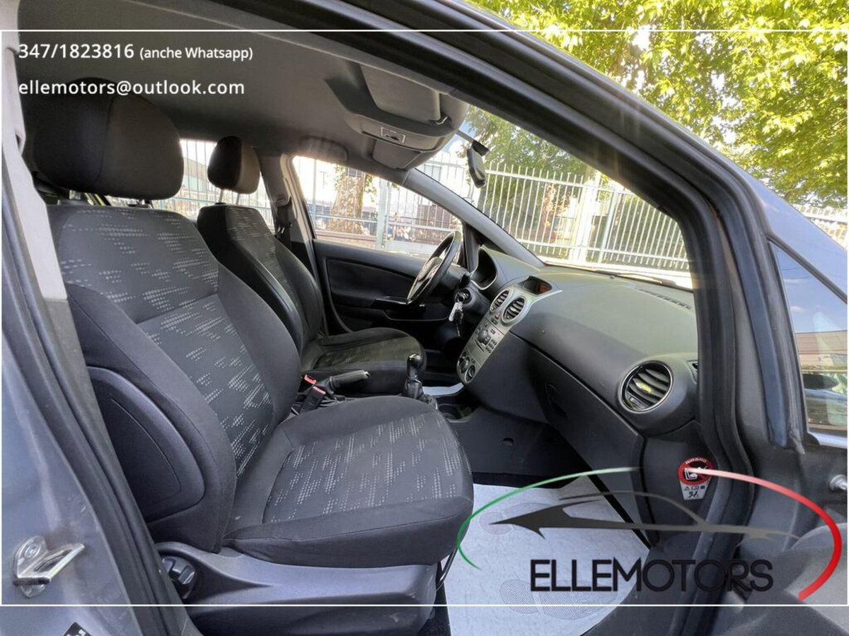 Opel Corsa 1.2 5 porte Cosmo (14)