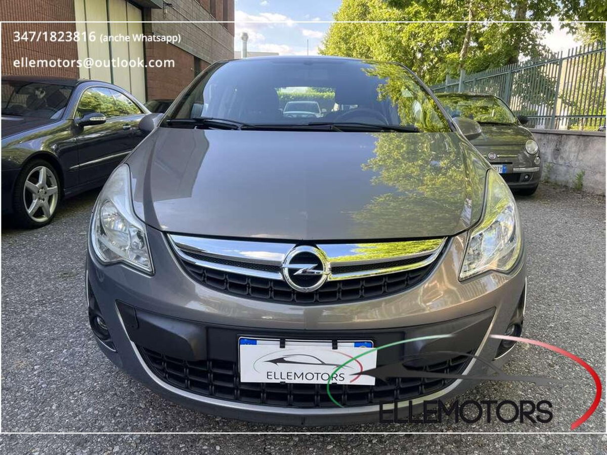 Opel Corsa 1.2 5 porte Cosmo (2)