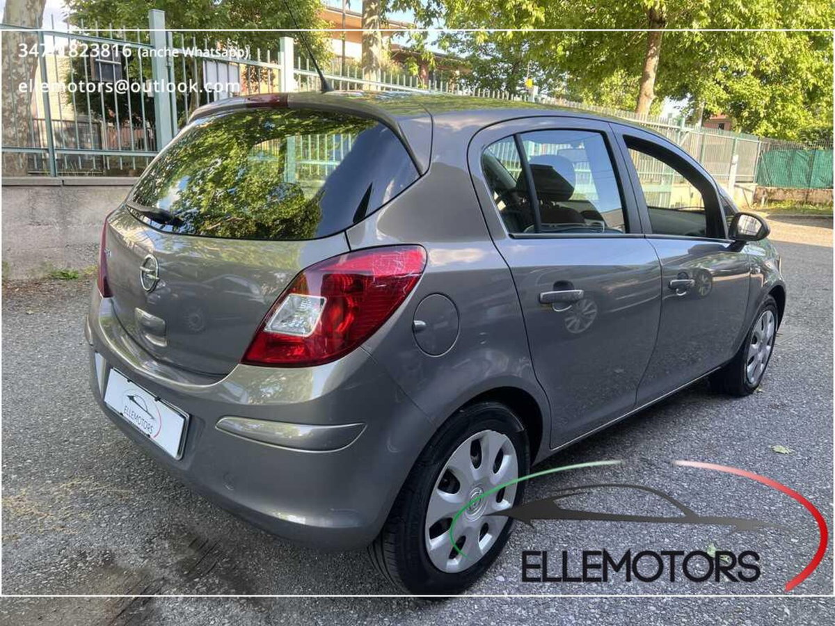Opel Corsa 1.2 5 porte Cosmo (4)
