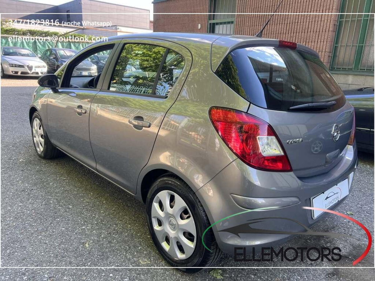 Opel Corsa 1.2 5 porte Cosmo (6)