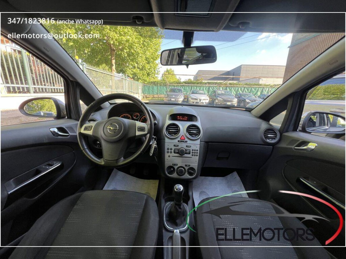 Opel Corsa 1.2 5 porte Cosmo (7)