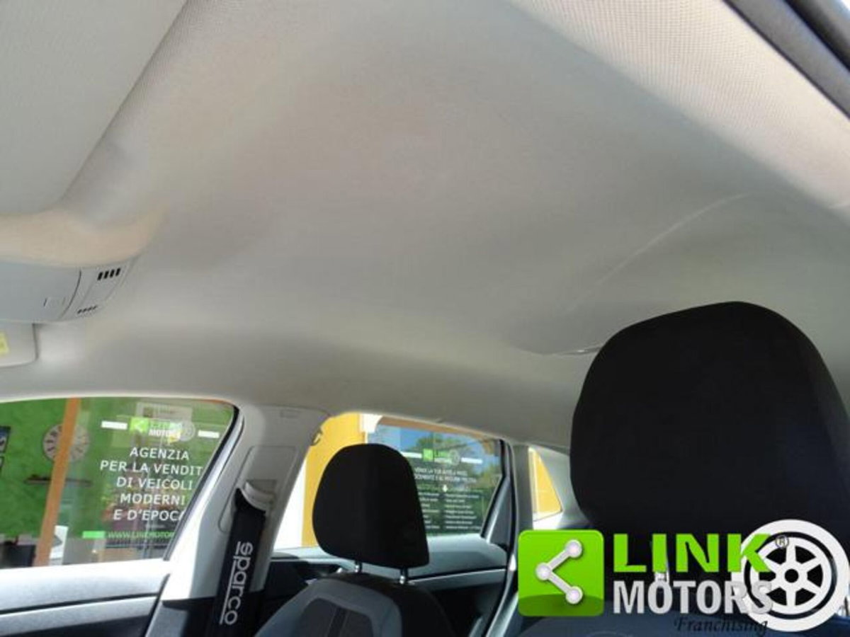Volkswagen Polo 1.0 tsi R-Line 95cv (12)