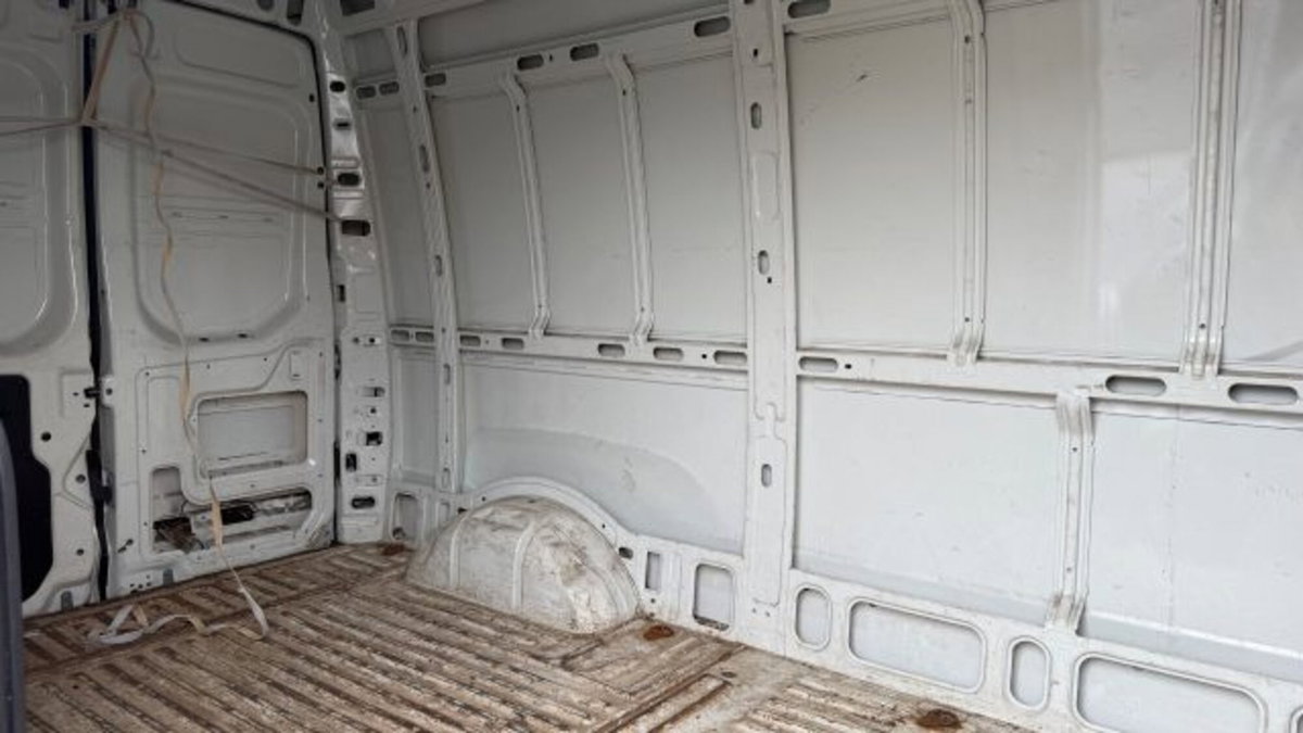 Iveco Daily Telaio 35S12 2.3 HPT PL Cabinato (6)