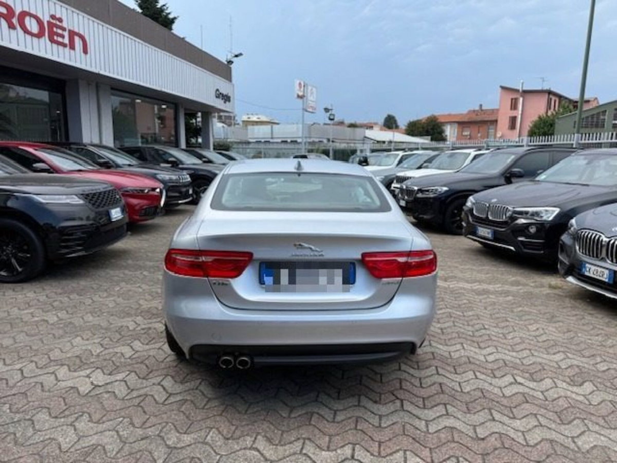 Jaguar XF 2.0 D 180 CV aut. Portfolio (4)
