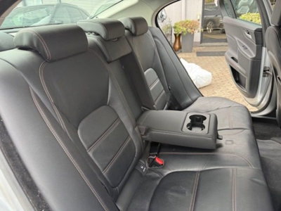 Jaguar XF 2.0 D 180 CV aut. Portfolio (8)
