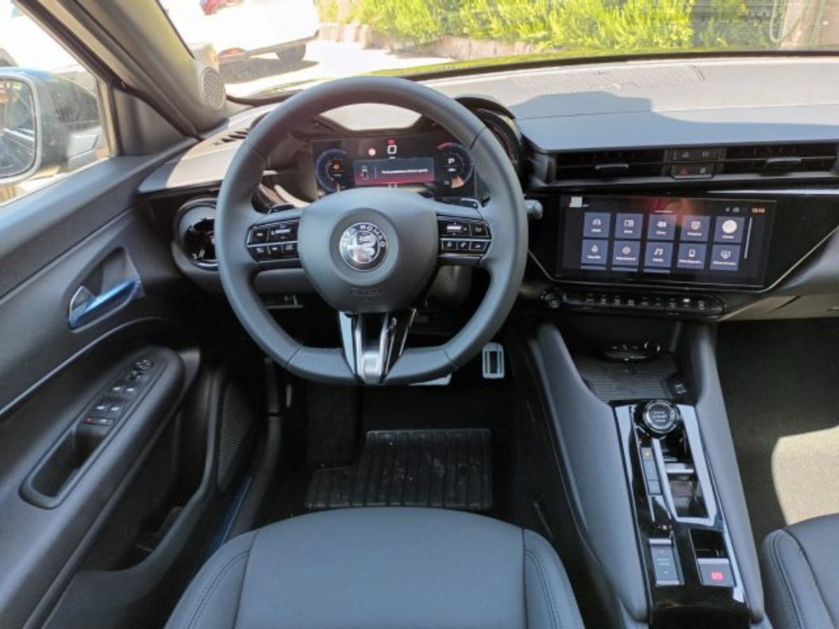 Alfa Romeo Junior elettrica Speciale 156cv (11)