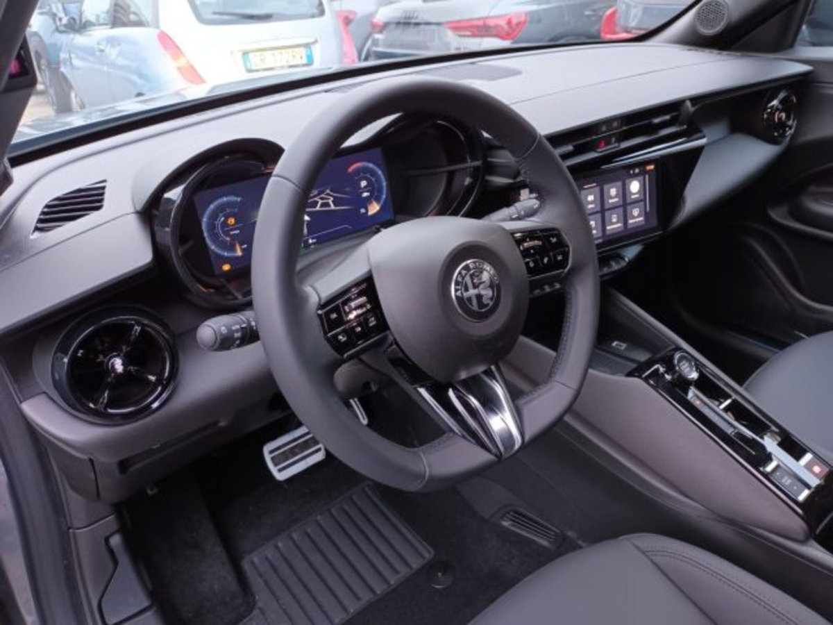Alfa Romeo Junior elettrica Ti 156cv (10)