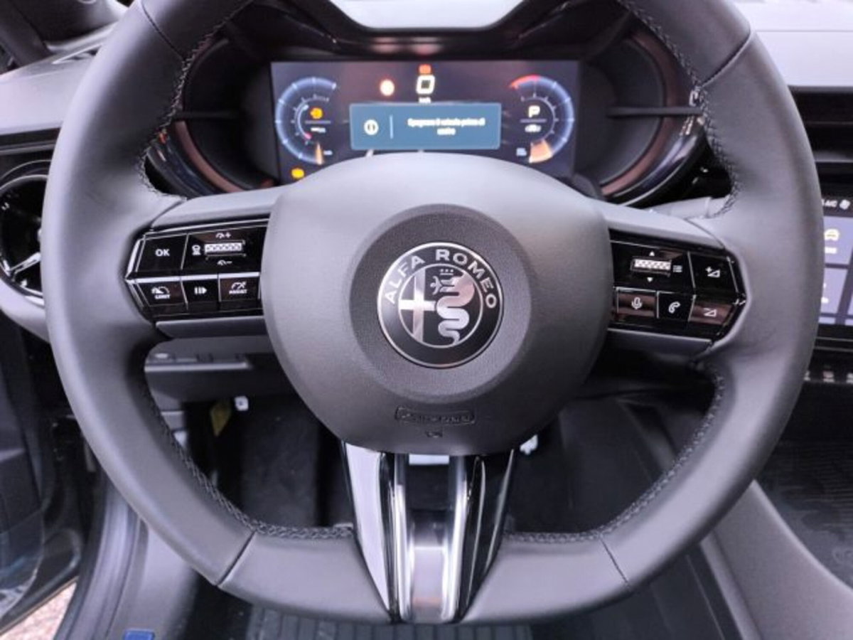 Alfa Romeo Junior elettrica Ti 156cv (16)