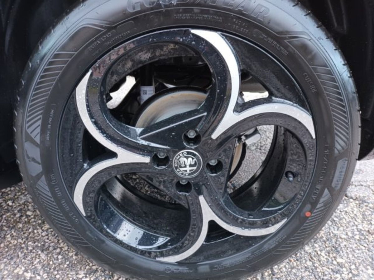 Alfa Romeo Junior elettrica Ti 156cv (17)