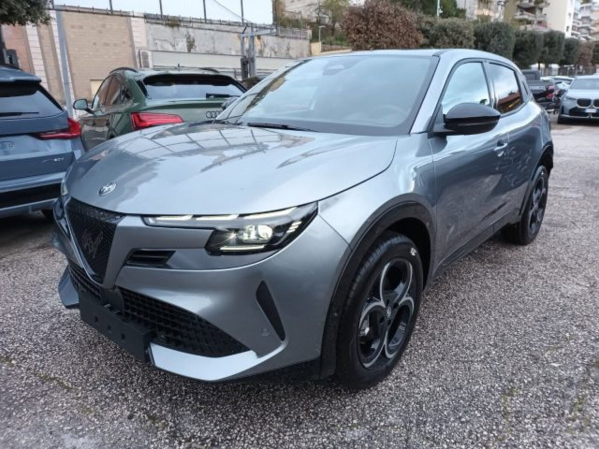 Alfa Romeo Junior elettrica Ti 156cv (3)