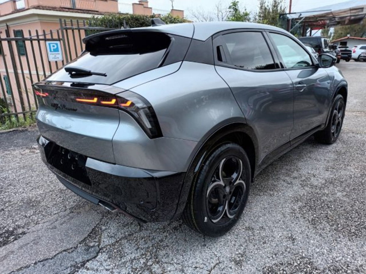 Alfa Romeo Junior elettrica Ti 156cv (4)