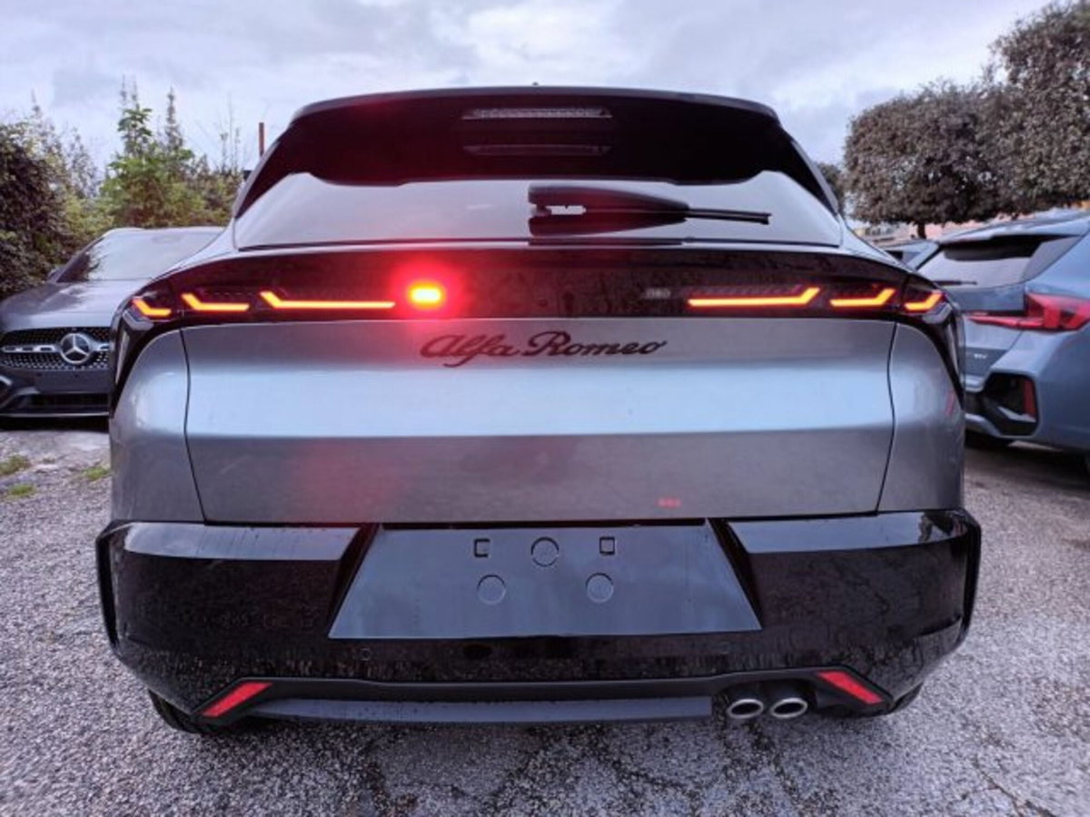 Alfa Romeo Junior elettrica Ti 156cv (5)