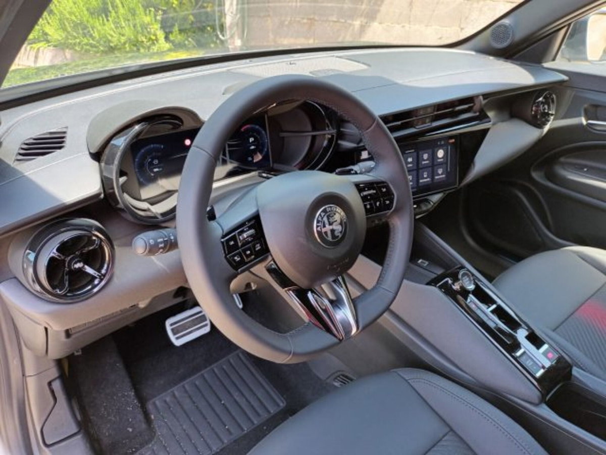 Alfa Romeo Junior elettrica Speciale 156cv (10)