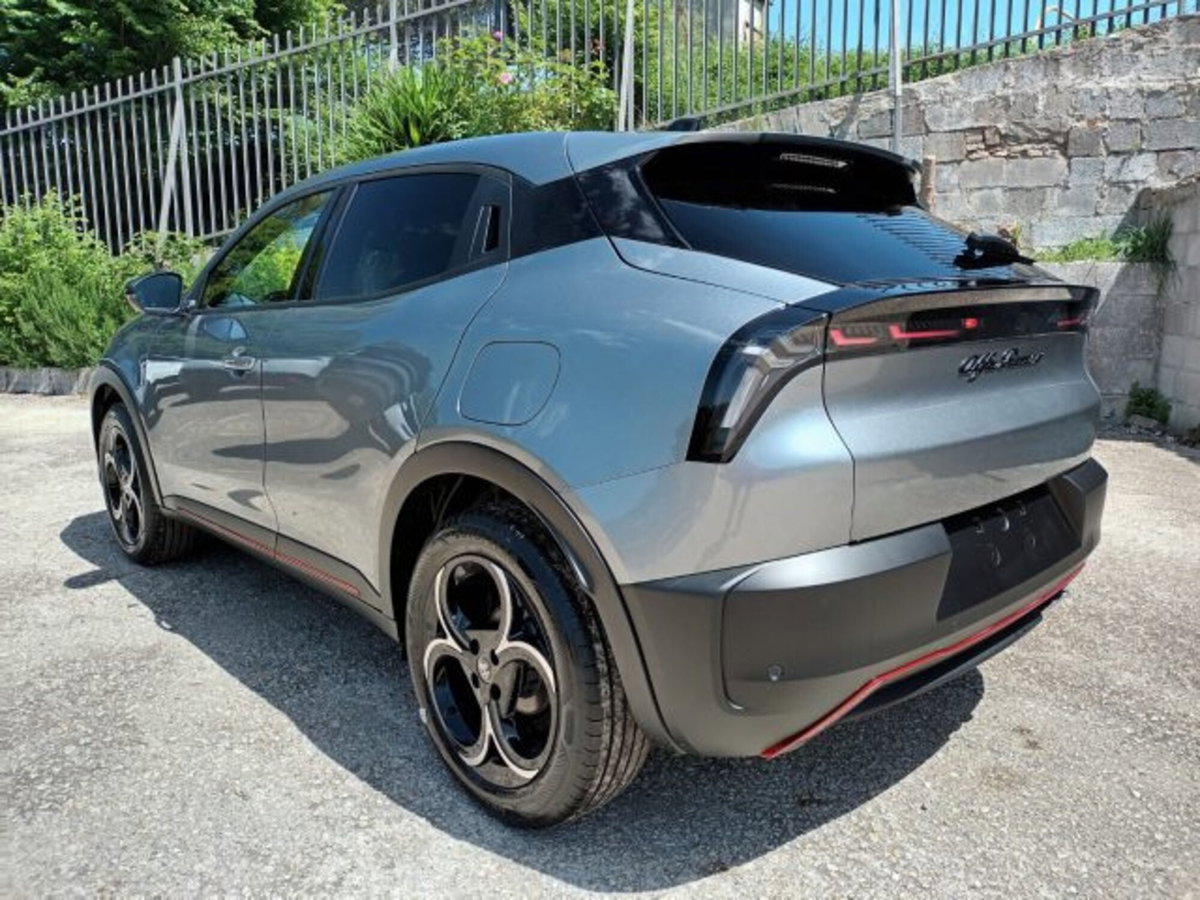 Alfa Romeo Junior elettrica Speciale 156cv (6)