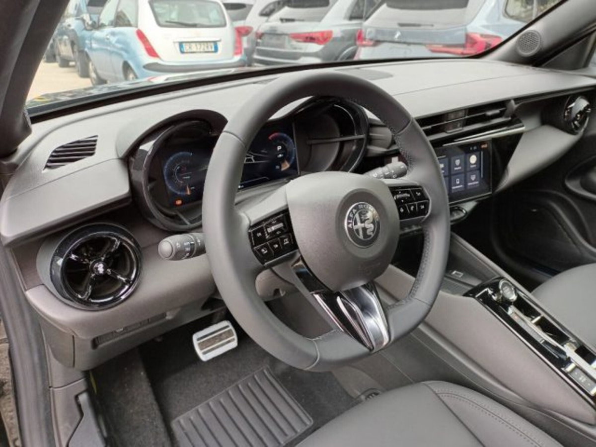 Alfa Romeo Junior elettrica Ti 156cv (10)