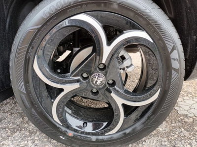 Alfa Romeo Junior elettrica Ti 156cv (17)