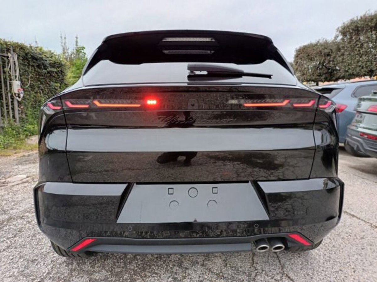 Alfa Romeo Junior elettrica Ti 156cv (5)