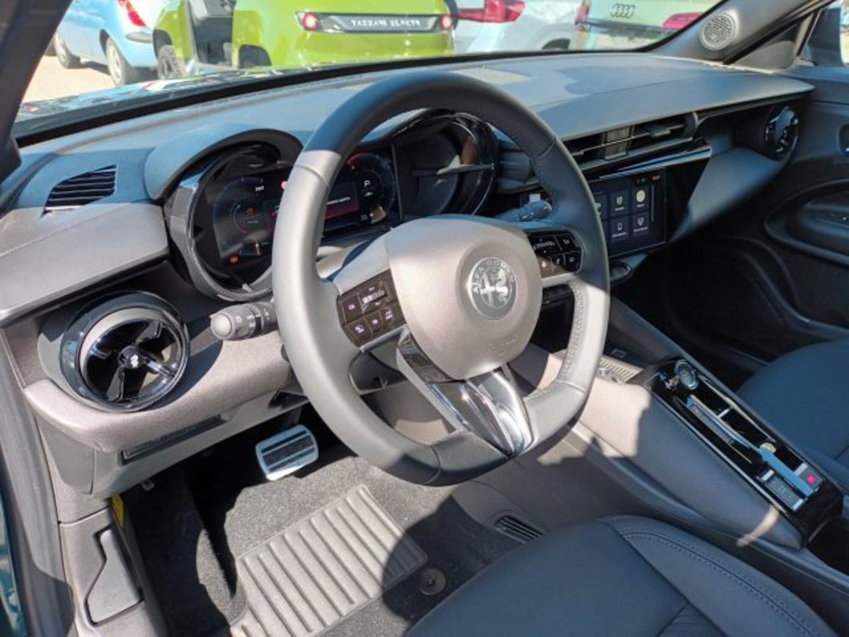 Alfa Romeo Junior elettrica Ti 156cv (10)