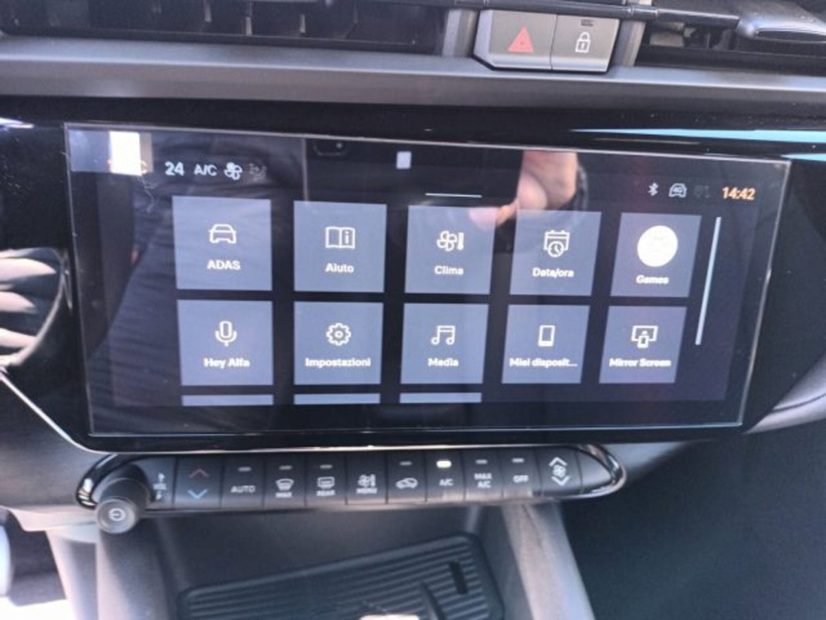 Alfa Romeo Junior elettrica Ti 156cv (12)
