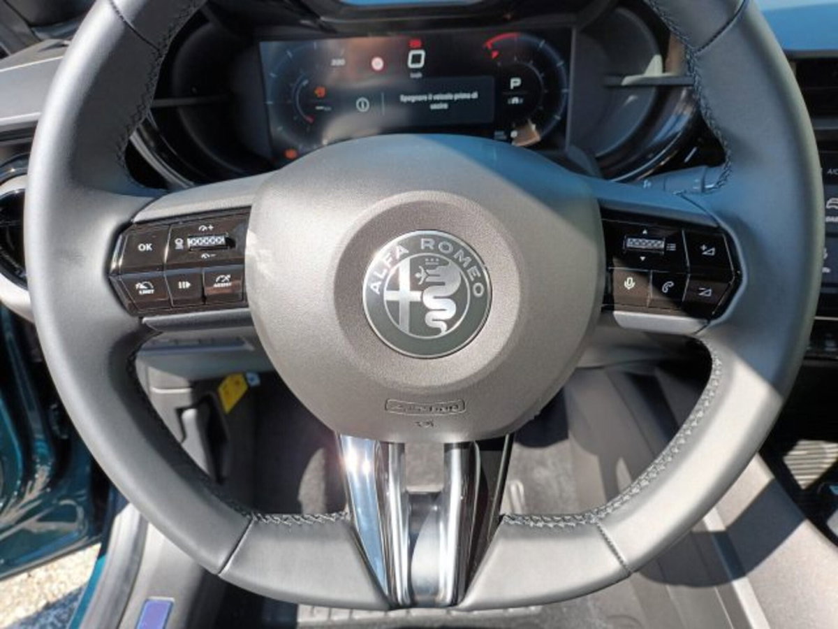 Alfa Romeo Junior elettrica Ti 156cv (16)