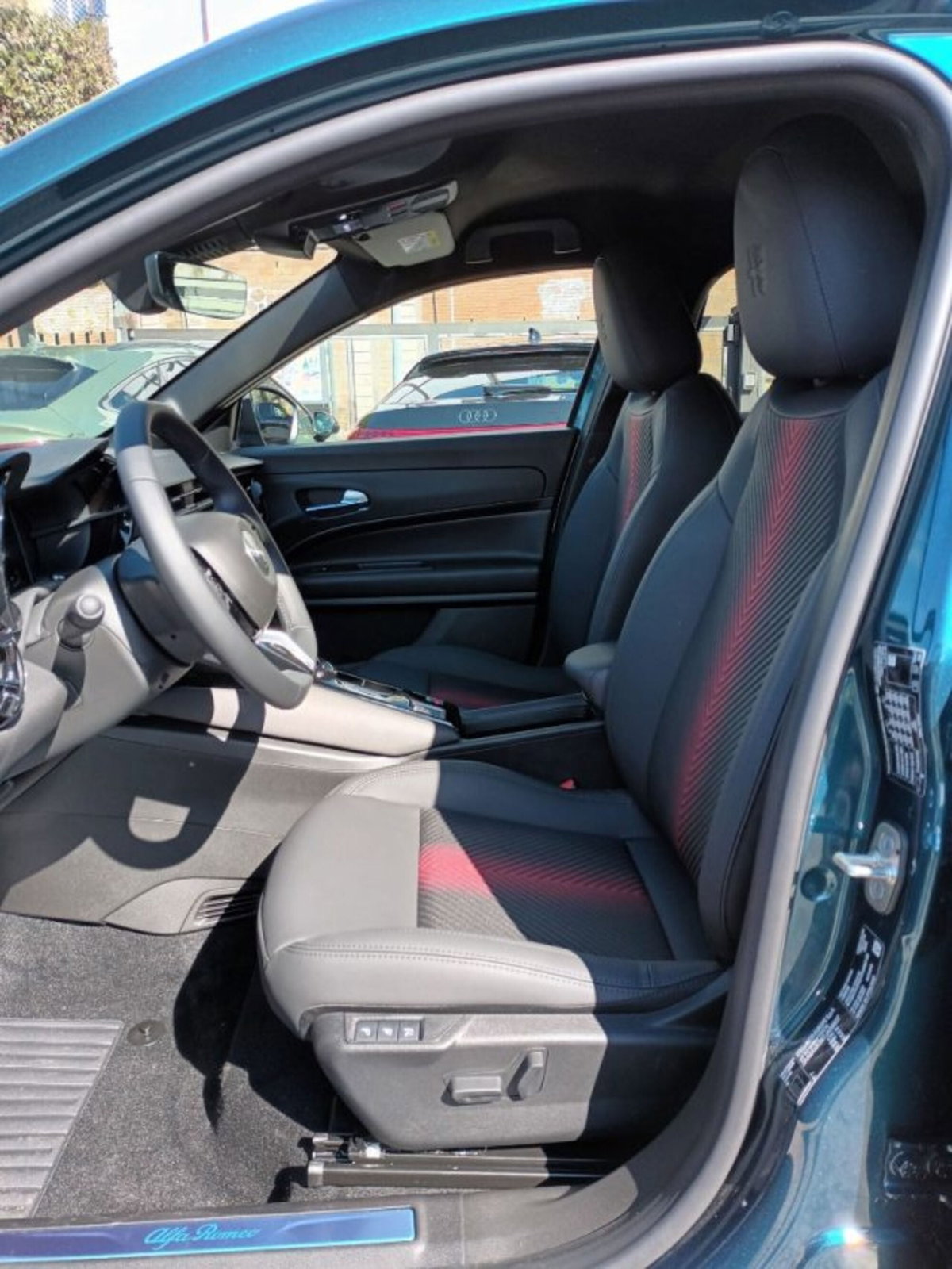 Alfa Romeo Junior elettrica Ti 156cv (7)