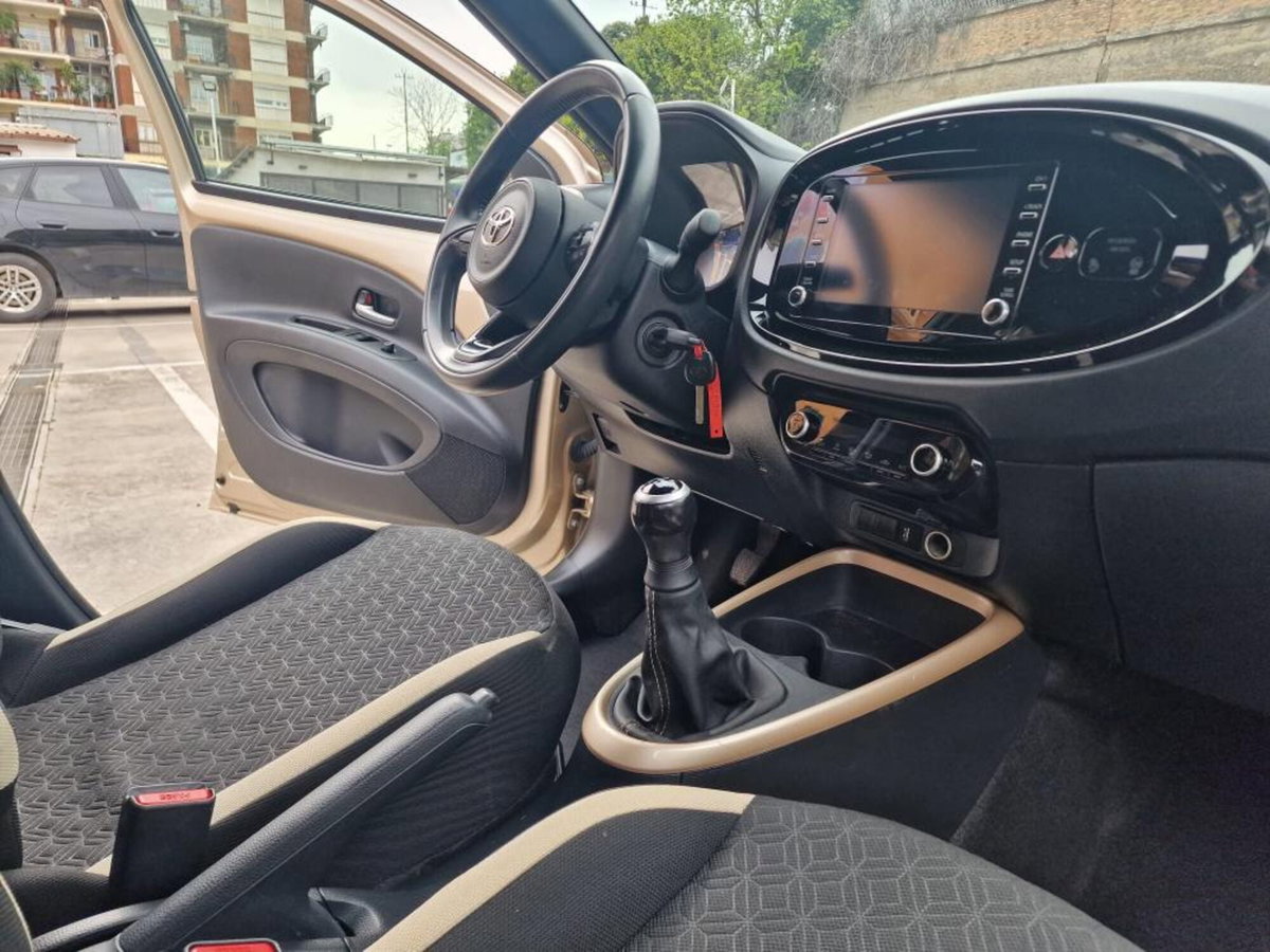 Toyota Aygo X 1.0 Lounge 72cv (12)