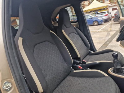 Toyota Aygo X 1.0 Lounge 72cv (13)