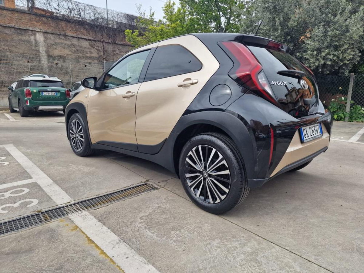 Toyota Aygo X 1.0 Lounge 72cv (6)