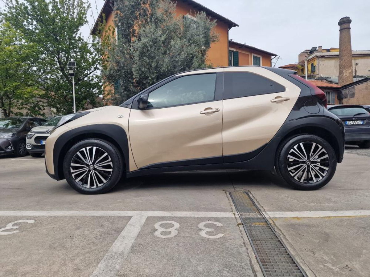 Toyota Aygo X 1.0 Lounge 72cv (7)