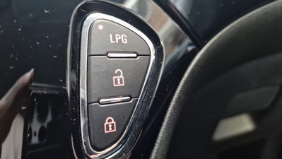 Opel Corsa 1.4 90CV GPL Tech 5 porte b-Color (13)