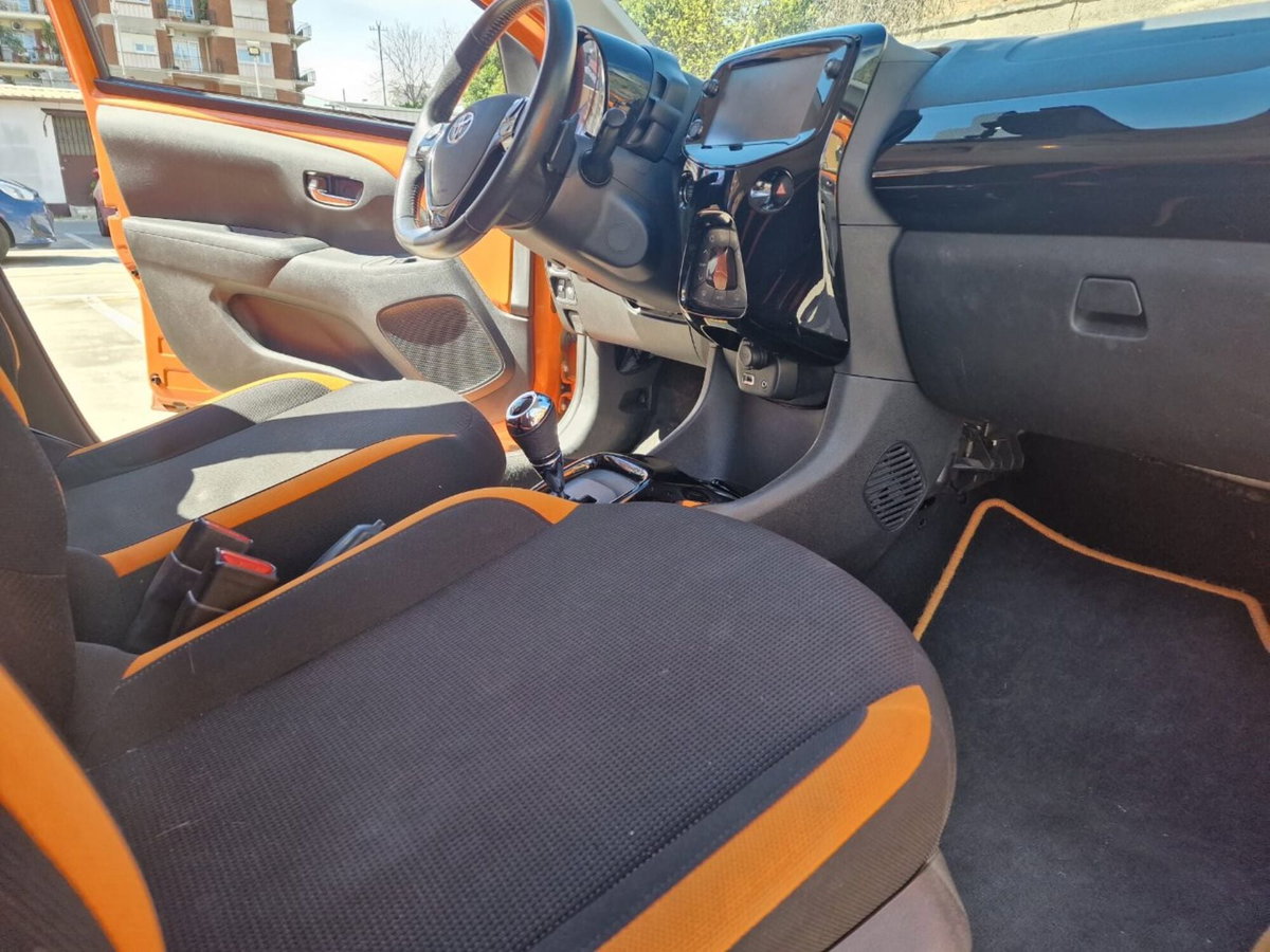 Toyota Aygo 1.0 VVT-i 72 CV 5 porte x-wave orange (12)