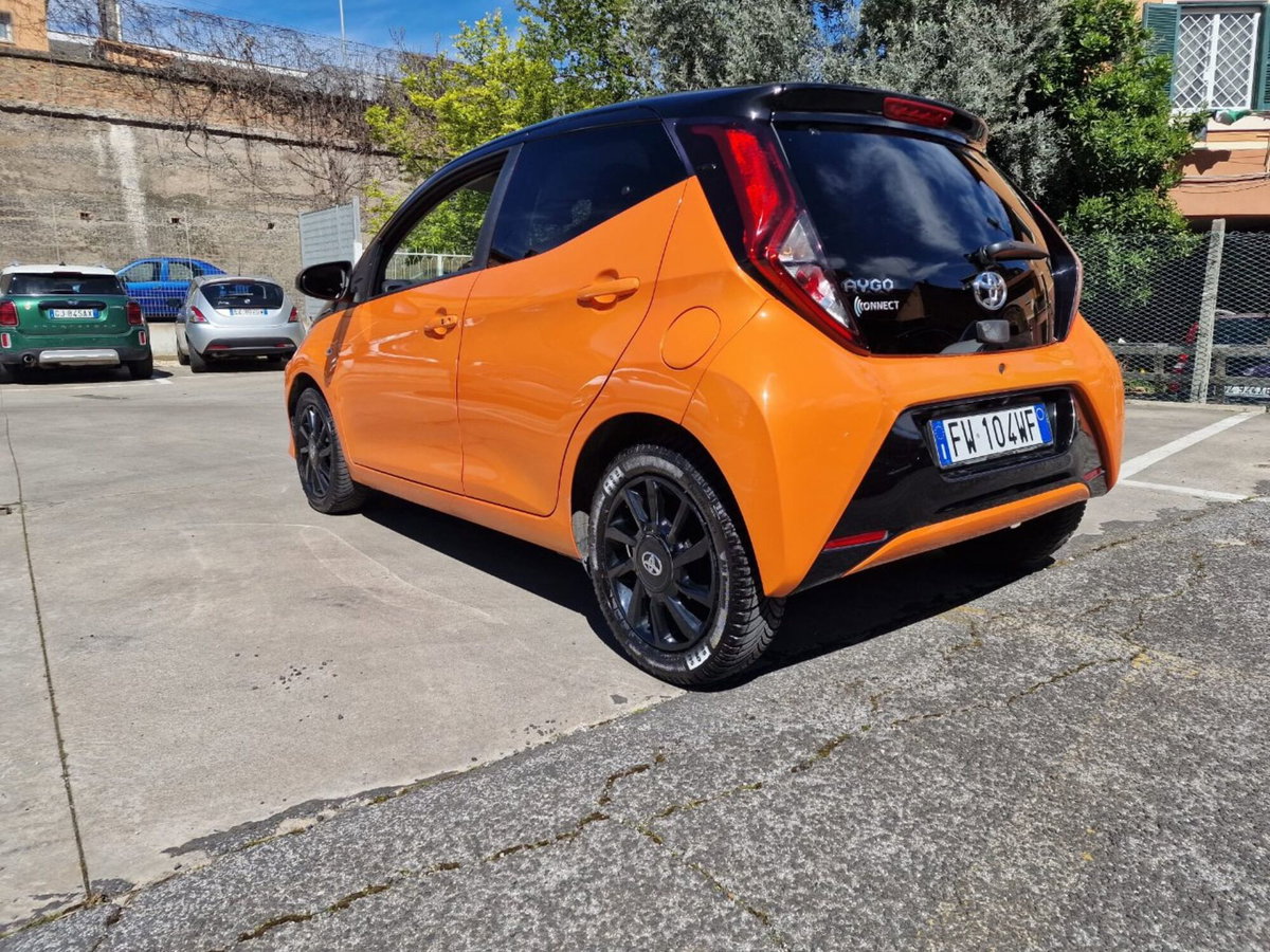 Toyota Aygo 1.0 VVT-i 72 CV 5 porte x-wave orange (2)