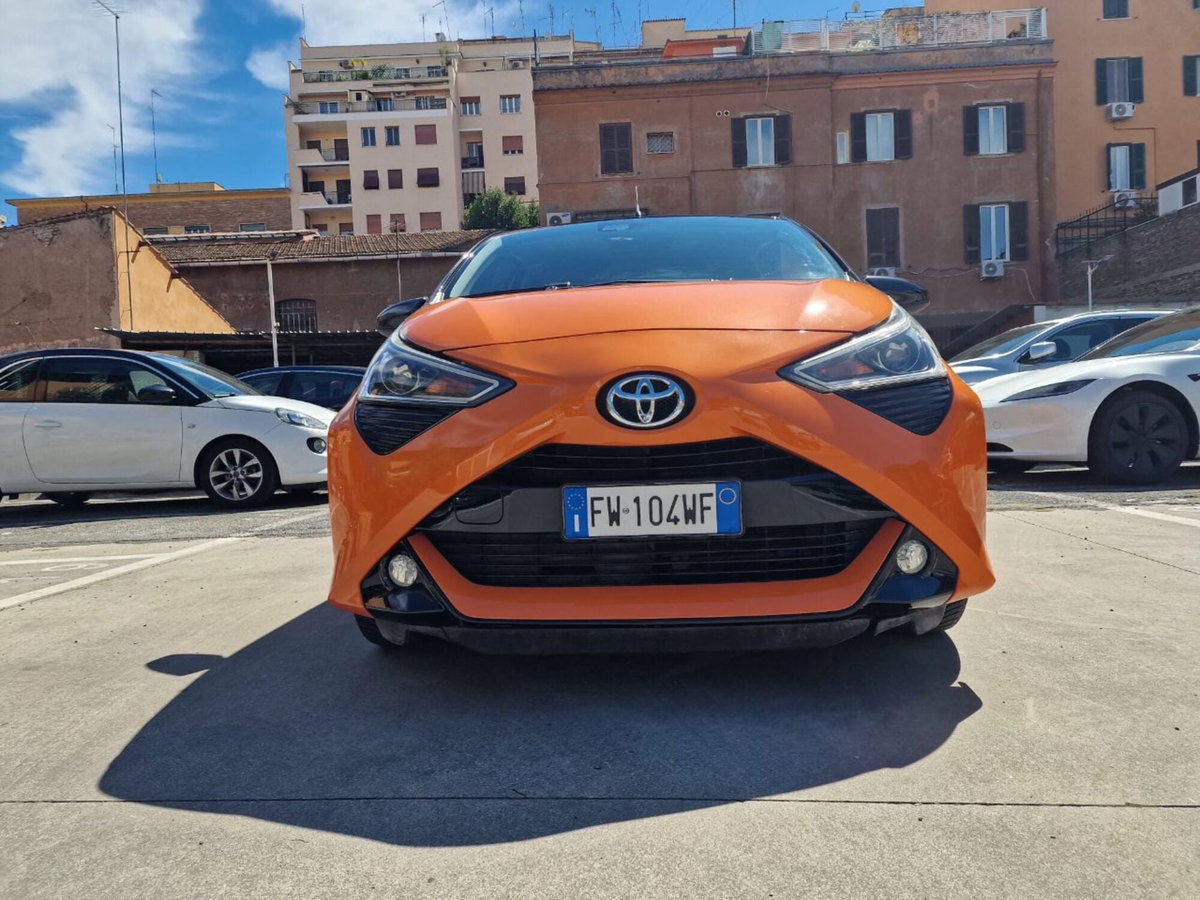 Toyota Aygo 1.0 VVT-i 72 CV 5 porte x-wave orange (3)