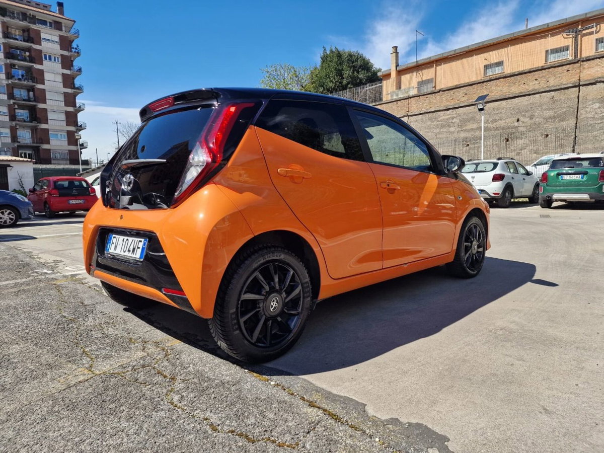 Toyota Aygo 1.0 VVT-i 72 CV 5 porte x-wave orange (4)