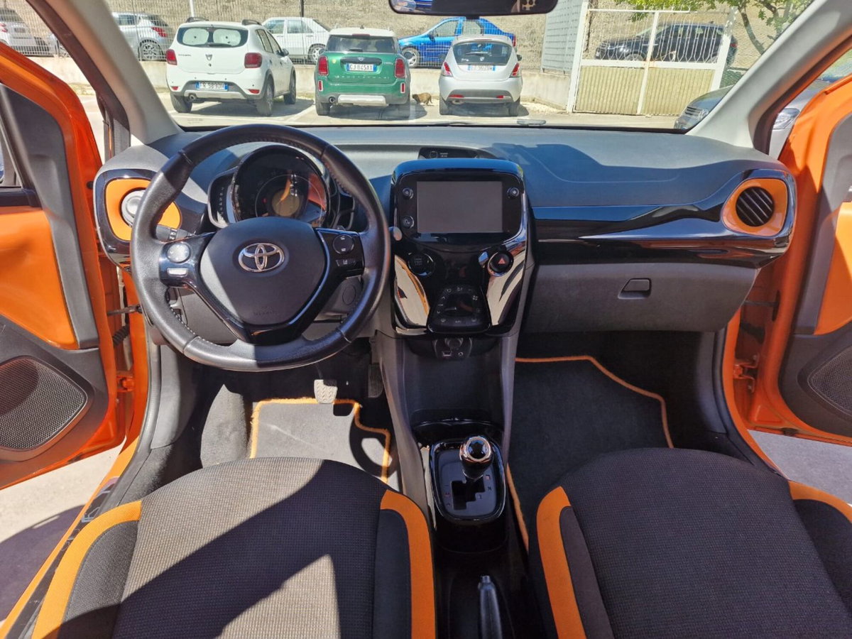 Toyota Aygo 1.0 VVT-i 72 CV 5 porte x-wave orange (9)