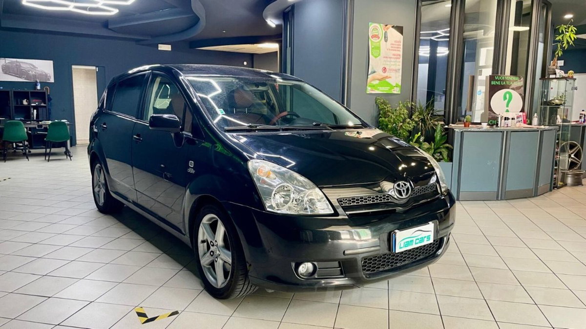 Toyota Corolla Verso 2.2 16V D-4D D-Cat (3)