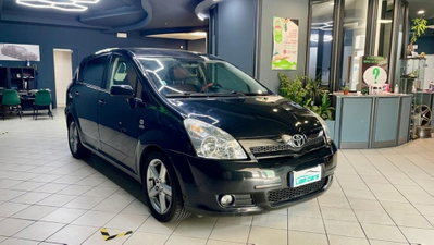 Toyota Corolla Verso 2.2 16V D-4D D-Cat (3)