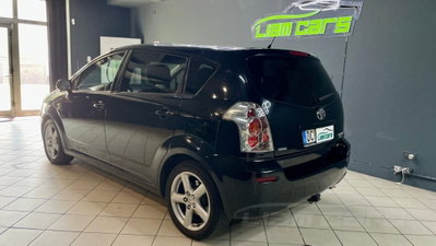 Toyota Corolla Verso 2.2 16V D-4D D-Cat (4)