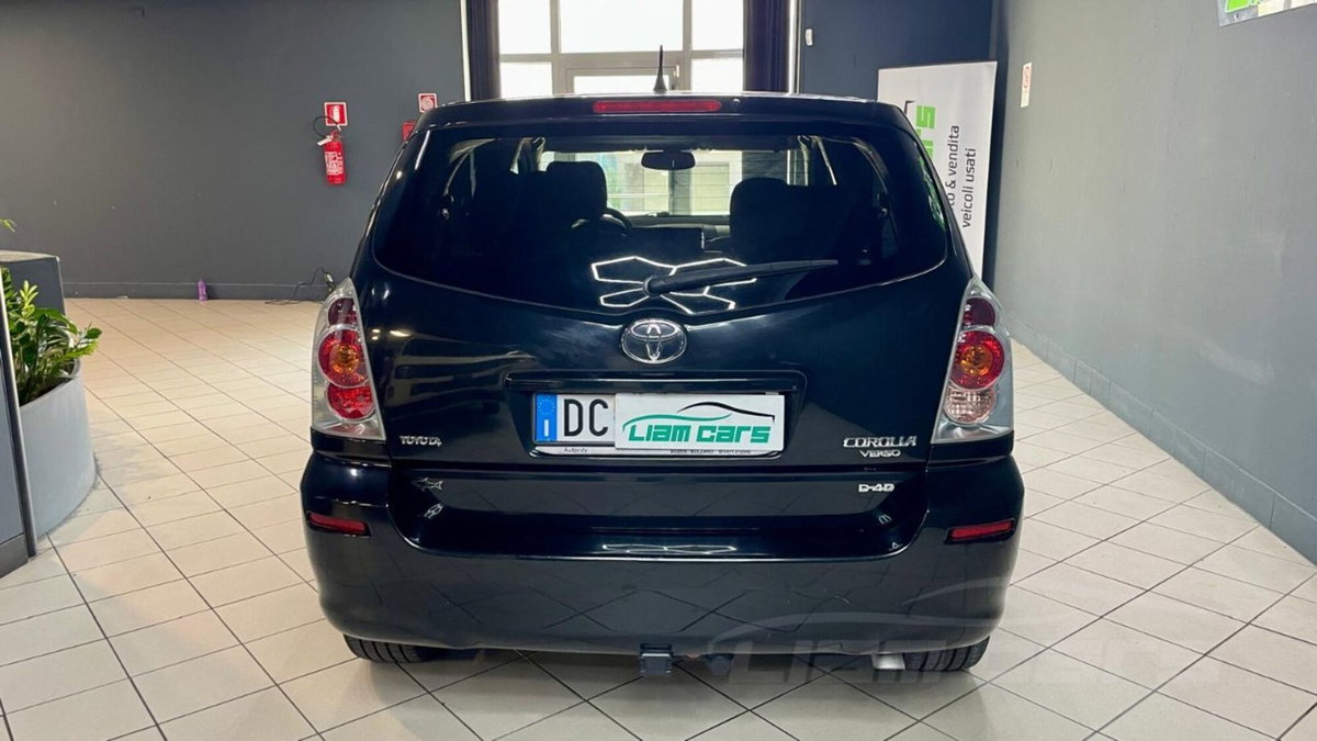 Toyota Corolla Verso 2.2 16V D-4D D-Cat (5)