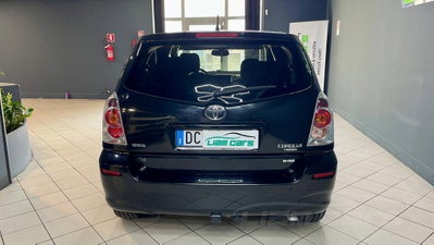 Toyota Corolla Verso 2.2 16V D-4D D-Cat (5)