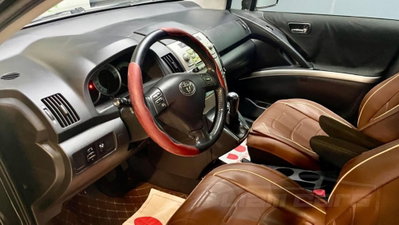 Toyota Corolla Verso 2.2 16V D-4D D-Cat (8)