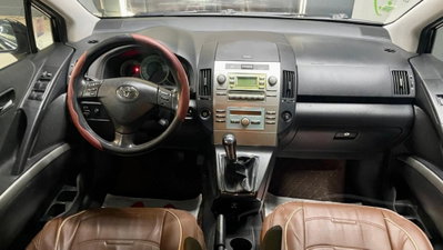 Toyota Corolla Verso 2.2 16V D-4D D-Cat (9)