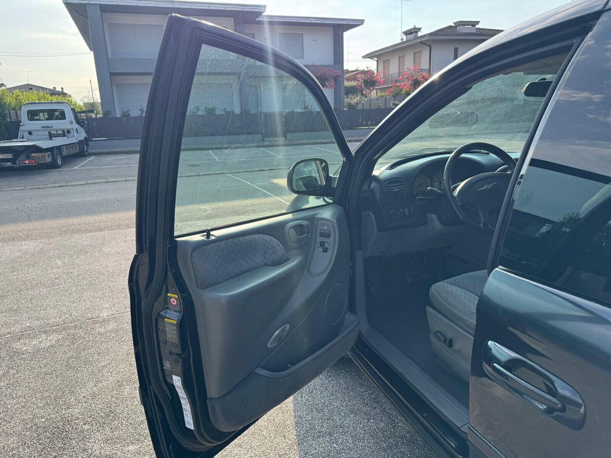 Chrysler Voyager 2.8 CRD cat LX Leather Auto (14)