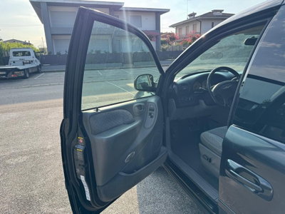 Chrysler Voyager 2.8 CRD cat LX Leather Auto (14)